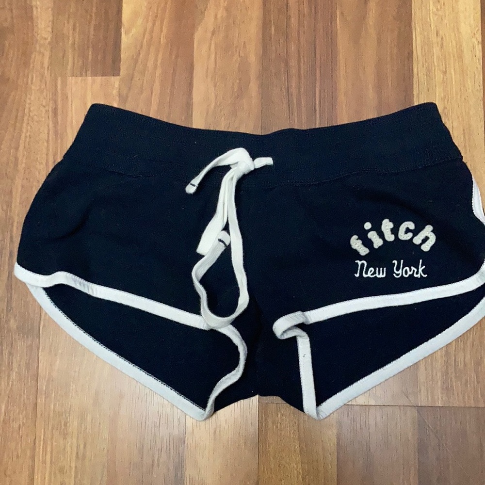 Girls Abercrombie athletic short, size L